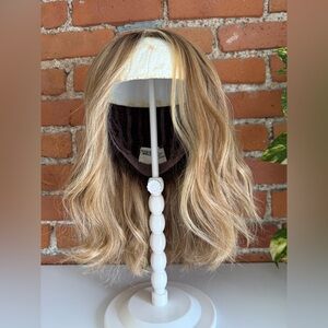 Raquel Welch Wavy Day Wig, RL14/25SS  Average SS Honey Ginger